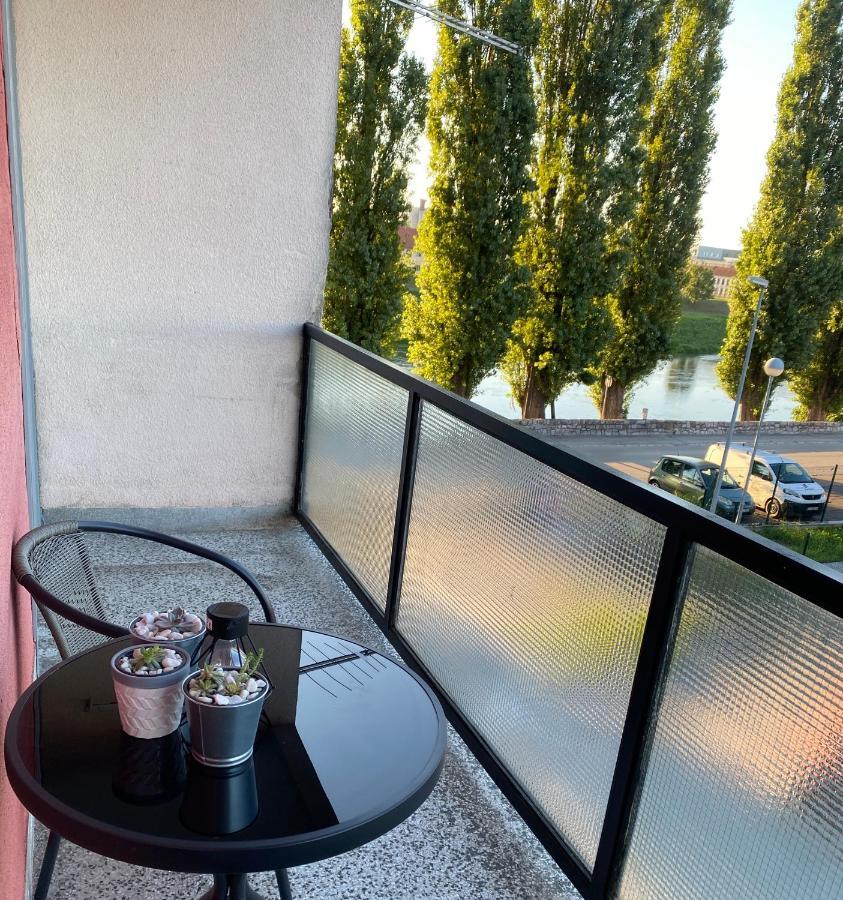 Apartman Colapis- Netflix, Self Check In, Free Parking, Premium Location! Karlovac Bagian luar foto